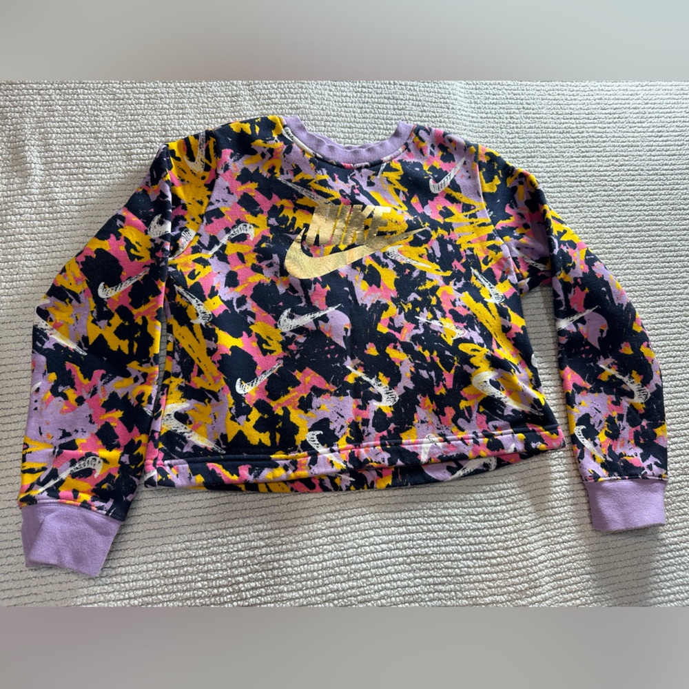 Nike Girls' Sportswear Club Fleece Crewneck Sweatshirt Girls Size Large. EUC